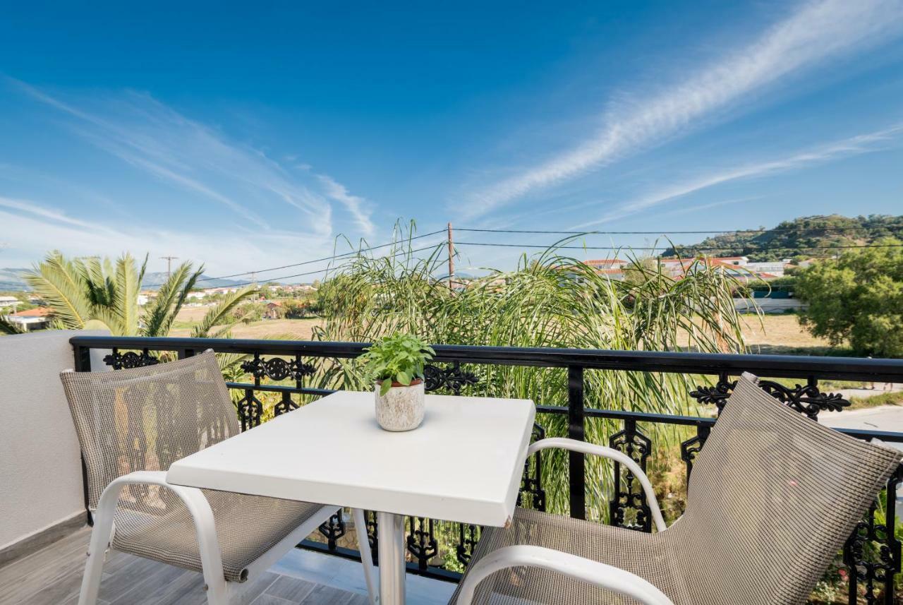 Crystal Beach Hotel Каламакион Экстерьер фото